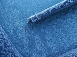 Как быстро отчистить от наледи лобовое стекло автомобиля?