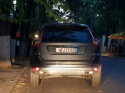 Volvo с перевернутыми номерными знаками удивил жителей Кишинева