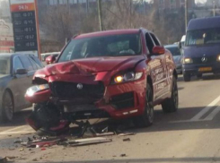 Люксовый Jaguar разбили во время тест-драйва в Кишиневе