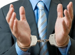 Взятки в астрономические суммы получал коррумпированный столичный адвокат 