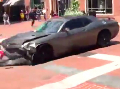 Опубликованы видео жуткого наезда автомобиля на толпу протестующих в Шарлотсвилле