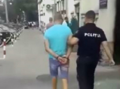 Водитель сбил пешехода в центре Кишинева, доставил его в больницу и скрылся