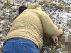 Полицейский выстрелил себе в рот из личного оружия в парке на Чеканах