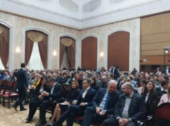 Санду - на форуме примаров: «Трудно вести общество к благополучию, имея маленькую зарплату»