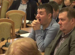 Камеры зафиксировали странное поведение представителя Chișinău-gaz на заседании примэрии