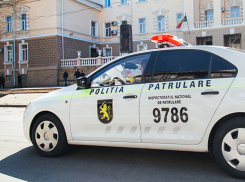 Трех офицеров полиции в Страшенах задержали за вымогательство 