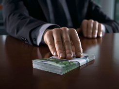 Взятку за «нужное» решение судьбы жены чиновника получил полицейский из Дрокии 