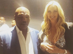 Российская красавица оказалась рядом с великим боксером в Лас-Вегасе 