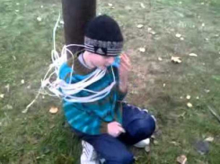 Заклеили лицо скотчем, привязали к столбу и сняли на видео: в Одесской области издевались над ребенком