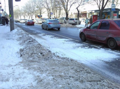 Чистка дорог в Кишиневе: ночью с проезжей части на тротуар, днем - наоборот