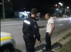 В Кишиневе наряд полиции едва не стал жертвой пьяной толпы