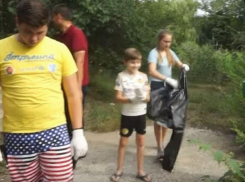 «Благое дело» - в Каушанах школьники пожертвовали днём каникул, чтобы навести порядок на территории своего лицея