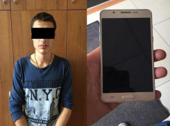 Задержание грабителя, вырвавшего сумку из рук девушки на Рышкановке, попало на видео