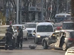 Девушка-водитель попала в больницу после крупного ДТП в центре Кишинева