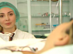 Двойное чудо: молодая румынка победила рак шейки матки и родила здоровую девочку 