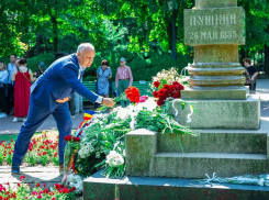 ПСРМ почтила память Александра Сергеевича Пушкина