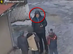 В столице разыскивают мужчину, подозреваемого в краже мобильных телефонов у несовершеннолетних  