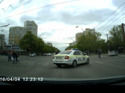 Автомобиль патрульной полиции в Кишиневе засняли за опасной ездой