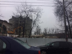 От одного из общежитий госуниверситета осталась лишь груда камней