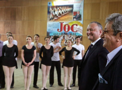 Глава государства намерен помочь коллективу Joc вернуть былую славу: здание ансамбля будет отремонтировано, а до конца года артисты отправятся в турне по России и другим странам 