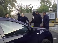 64 года тюрьмы получили члены банды торговцев героином, возглавляемой офицером полиции 