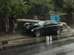 Запретить BMW в Молдове предложили в шутку пользователи после курьезной аварии со столбом 