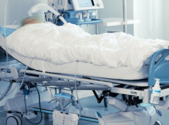 «Мы купили гроб и вырыли могилу»: родственники молдаванки попросили врачей убрать капельницу