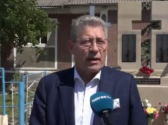 Пока Киртоакэ обыскивали в примэрии, Гимпу открывал памятник депортированным 