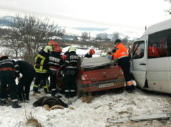 Смертельное столкновение микроавтобуса из Молдовы с Renault произошло в Румынии