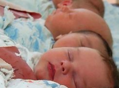 Женщина в Кишиневе родила четверню после 17 неудачных лет: отец заплакал