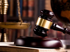 Начальник военкомата угрожал своим подчиненным пистолетом и склонял к сексу