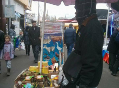 Джон Оноже агитирует на Центральном рынке голосовать за Майю Санду 