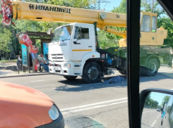 Очередная смерть под колесами - подъемный кран сбил пенсионерку