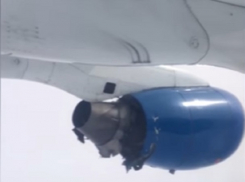 С криками «Аллах акбар» пассажиры встретили разрушение двигателя самолета на огромной высоте