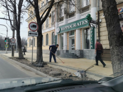 На новых тротуарах в центре Кишинева возобновлены работы