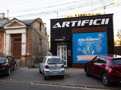 Беспредел в Кишиневе: старинное здание задрапировали