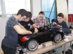 Более 40 учеников и студентов Молдовы разработали автономные автомобили