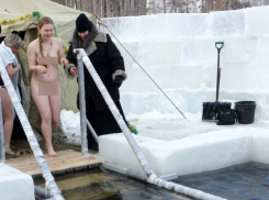 Шестеро одесских «жлобов» ворвались в палатку к испуганным голым женщинам