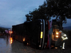 «Свадебный» автобус Кишинев – Унгены перевернулся, пострадали пассажиры
