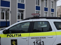 В Криулянах пьяный мотоциклист сцепился с полицейскими и не успокоился даже после того, как ему надели наручники