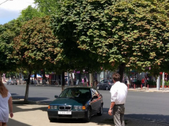 Киртоакэ показал мастерство парковки перед зданием примэрии 