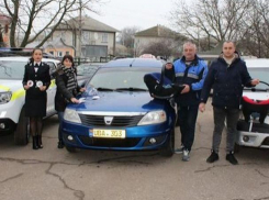 Три семьи из Дрокии получили подарки от молдавских полицейских