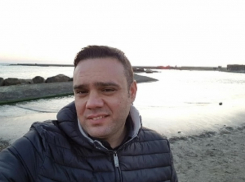 Карабинер расстрелял жену и взял в заложницы дочерей