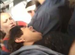 Жестокая драка двух женщин в кишиневской маршрутке попала на видео