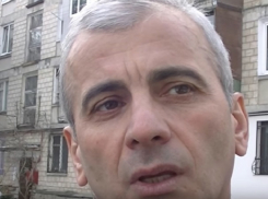 Женщины из-за мошенников выгнали из квартиры на улицу в Кишиневе преподавателя вуза