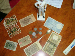 Молдаванин попытался вывезти из Украины старинные монеты и фарфор