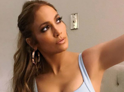 Удивительный пресс Дженнифер Лопес вызвал ажиотаж и собрал полтора миллиона лайков