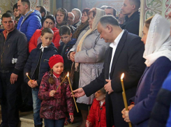 Игорь Додон вместе с супругой помолился за благосостояние молдавского народа в Кэприянском монастыре 