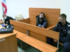 Свинское поведение в суде девушки-монстра, вырвавшей сердце убитой матери