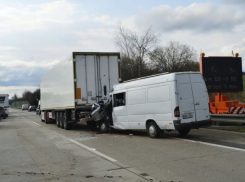 Микроавтобус из Молдовы попал в серьезное ДТП в Праге 